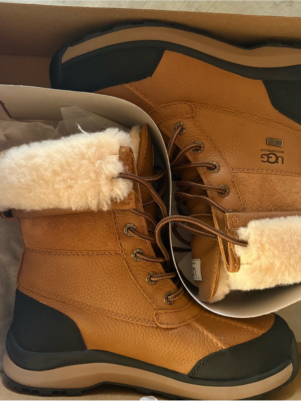 UGG Chestnut/Tan Shearling-Trim Lace-Up Winter Boot